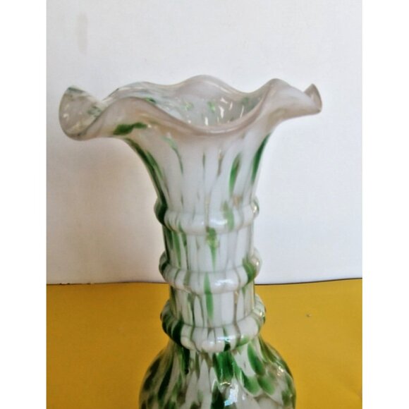 Vintage Murano Green & White Art Glass Hand blown ribbed mottled design vase 8" - Picture 7 of 12